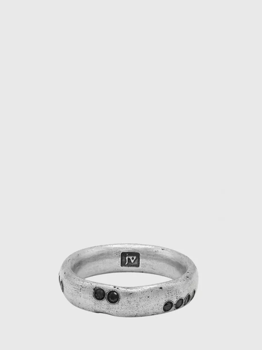 BAND RING WITH BLACK DIAMONDS