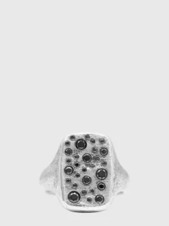 FEATURE RING WITH BLACK DIAMONDS