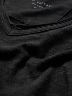MILES V-NECK
