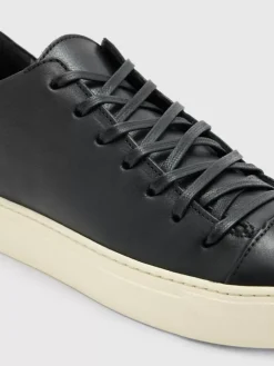 REED LOW TOP SNEAKER